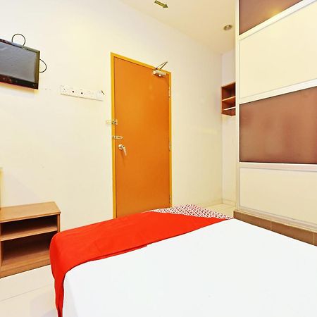 Oyo 582 Hotel Walk Inn Kampong Pasir Puteh  Exteriör bild