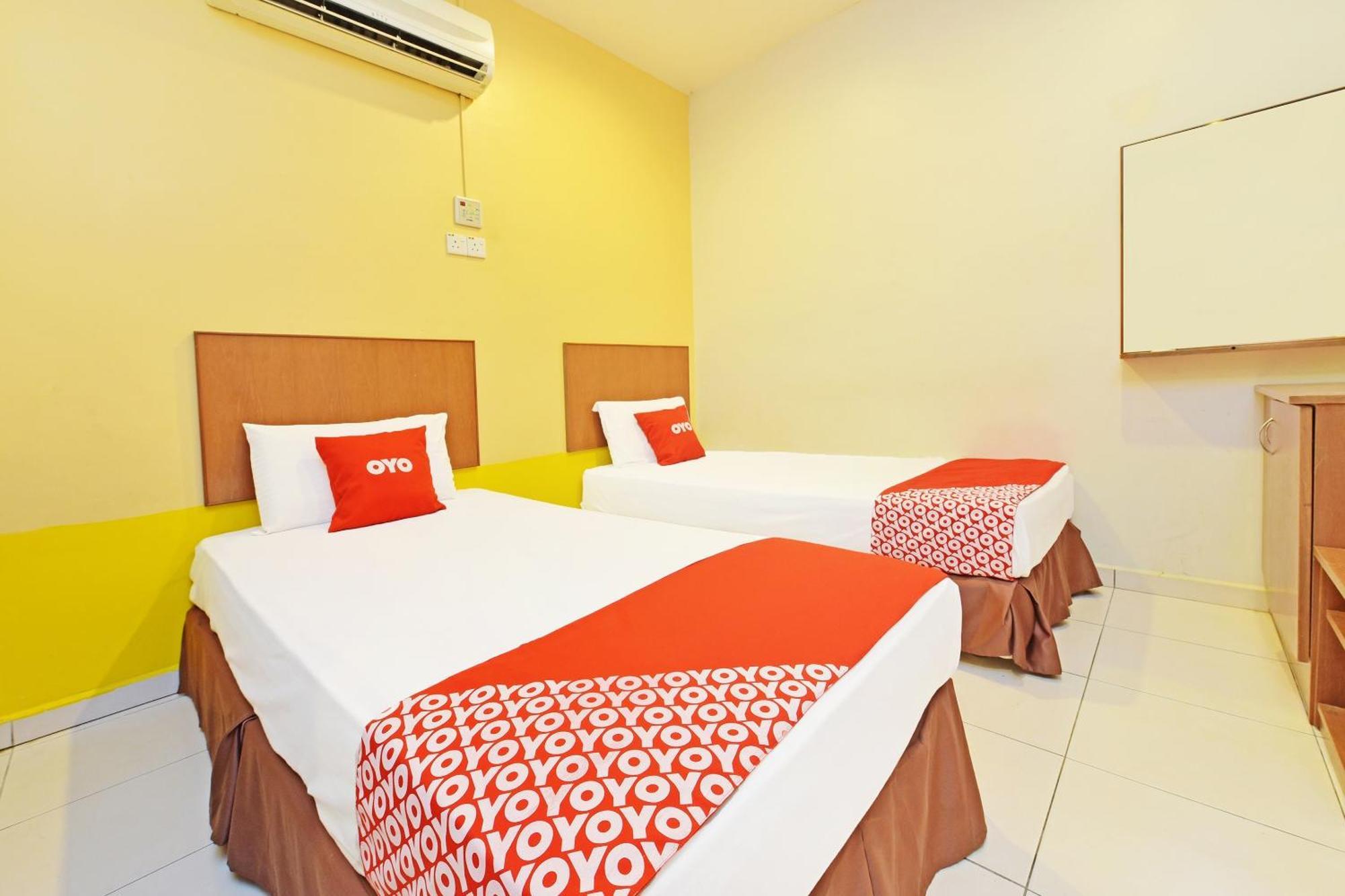 Oyo 582 Hotel Walk Inn Kampong Pasir Puteh  Exteriör bild