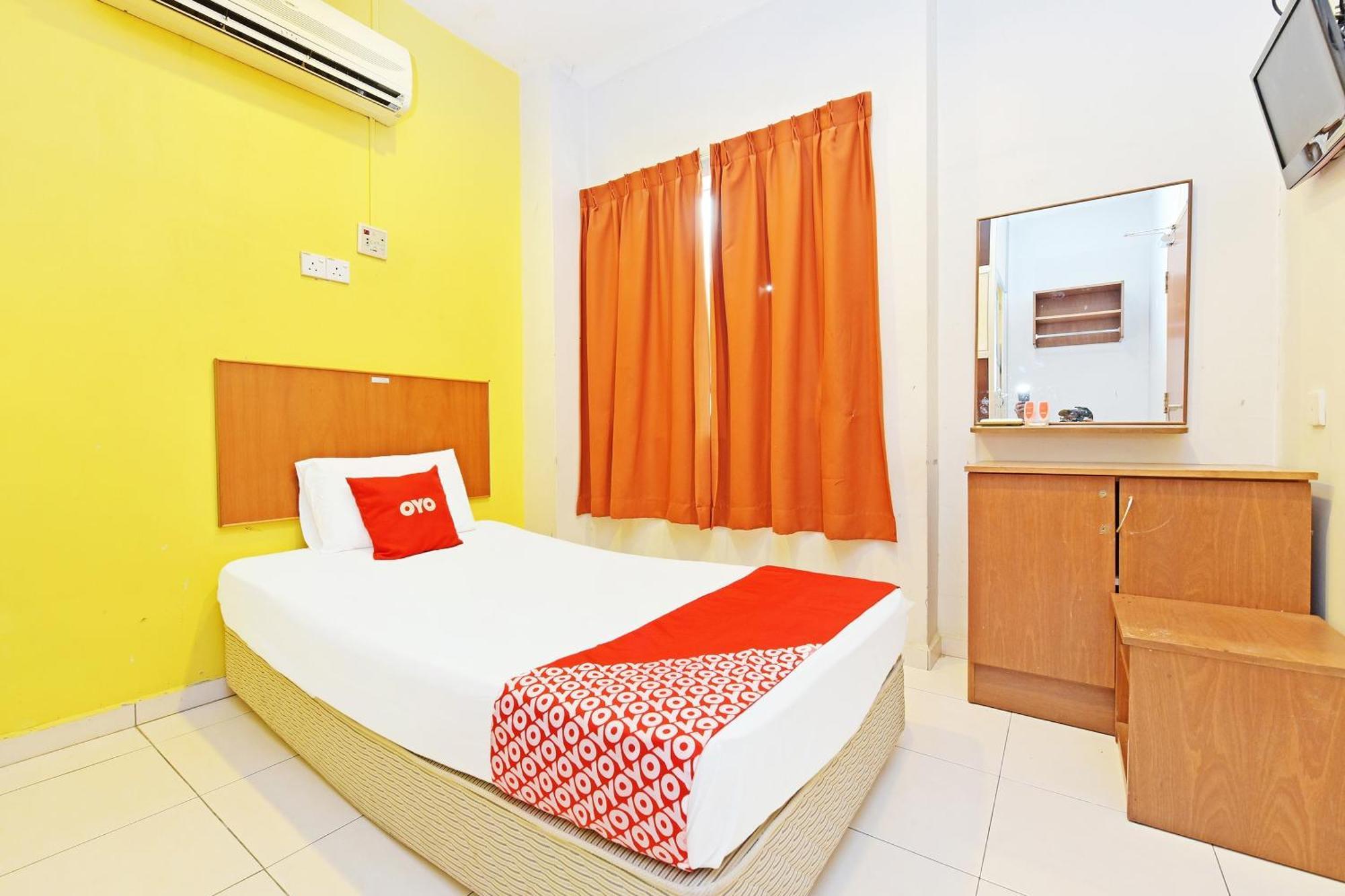 Oyo 582 Hotel Walk Inn Kampong Pasir Puteh  Exteriör bild