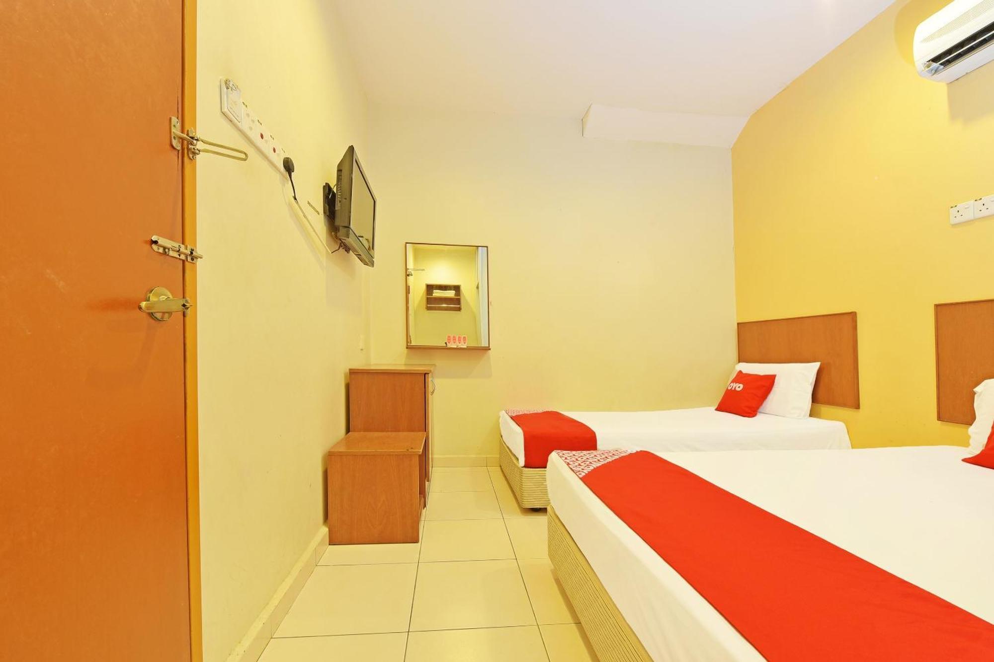 Oyo 582 Hotel Walk Inn Kampong Pasir Puteh  Exteriör bild
