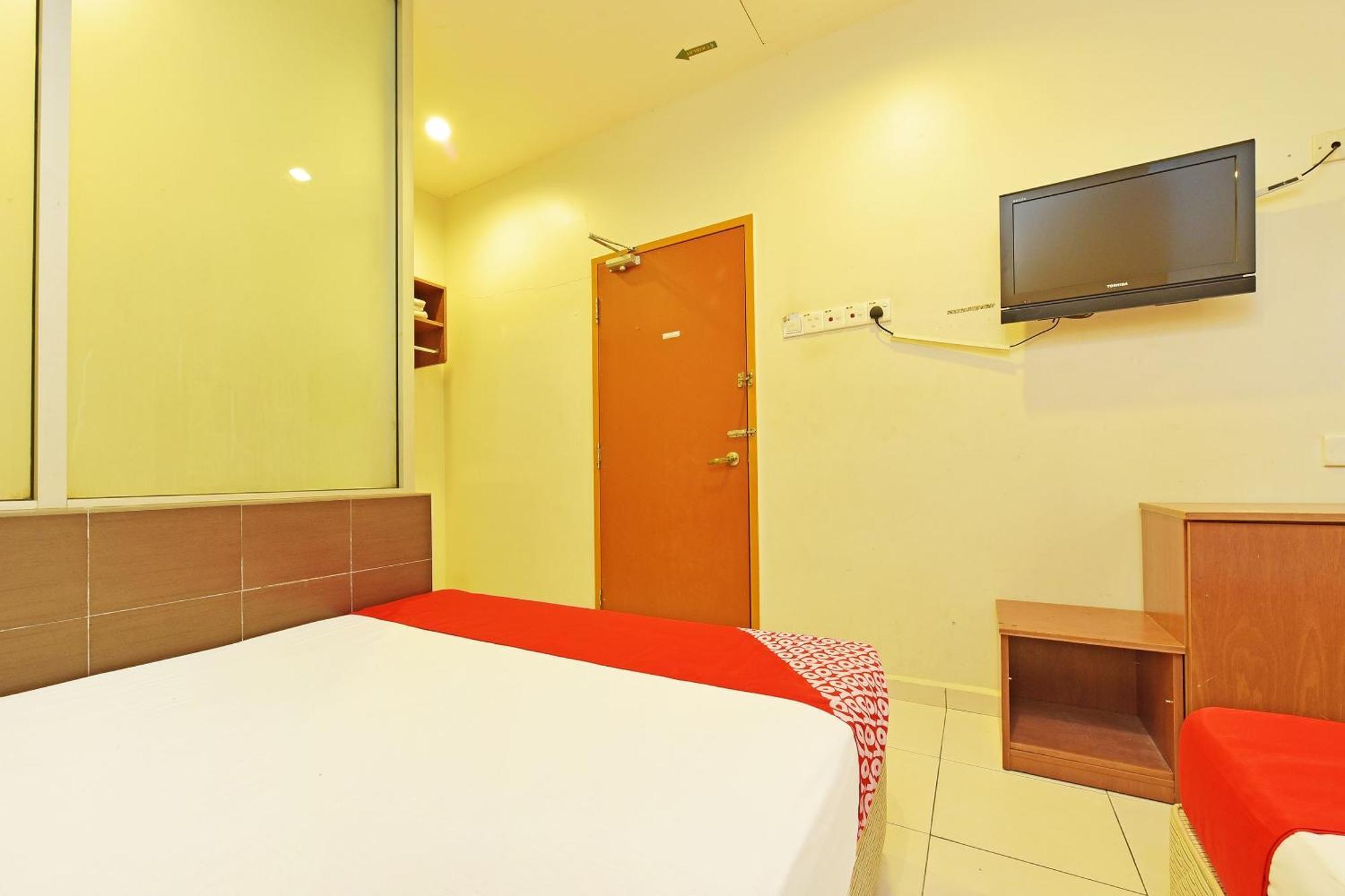 Oyo 582 Hotel Walk Inn Kampong Pasir Puteh  Exteriör bild